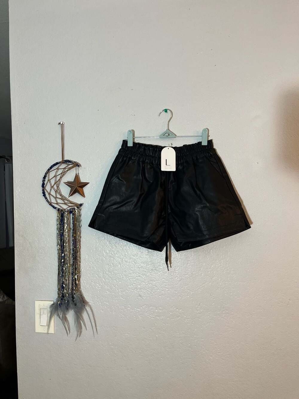 THELIFESTYLEDCO Black Faux Leather Paperbag Waist Shorts Size M